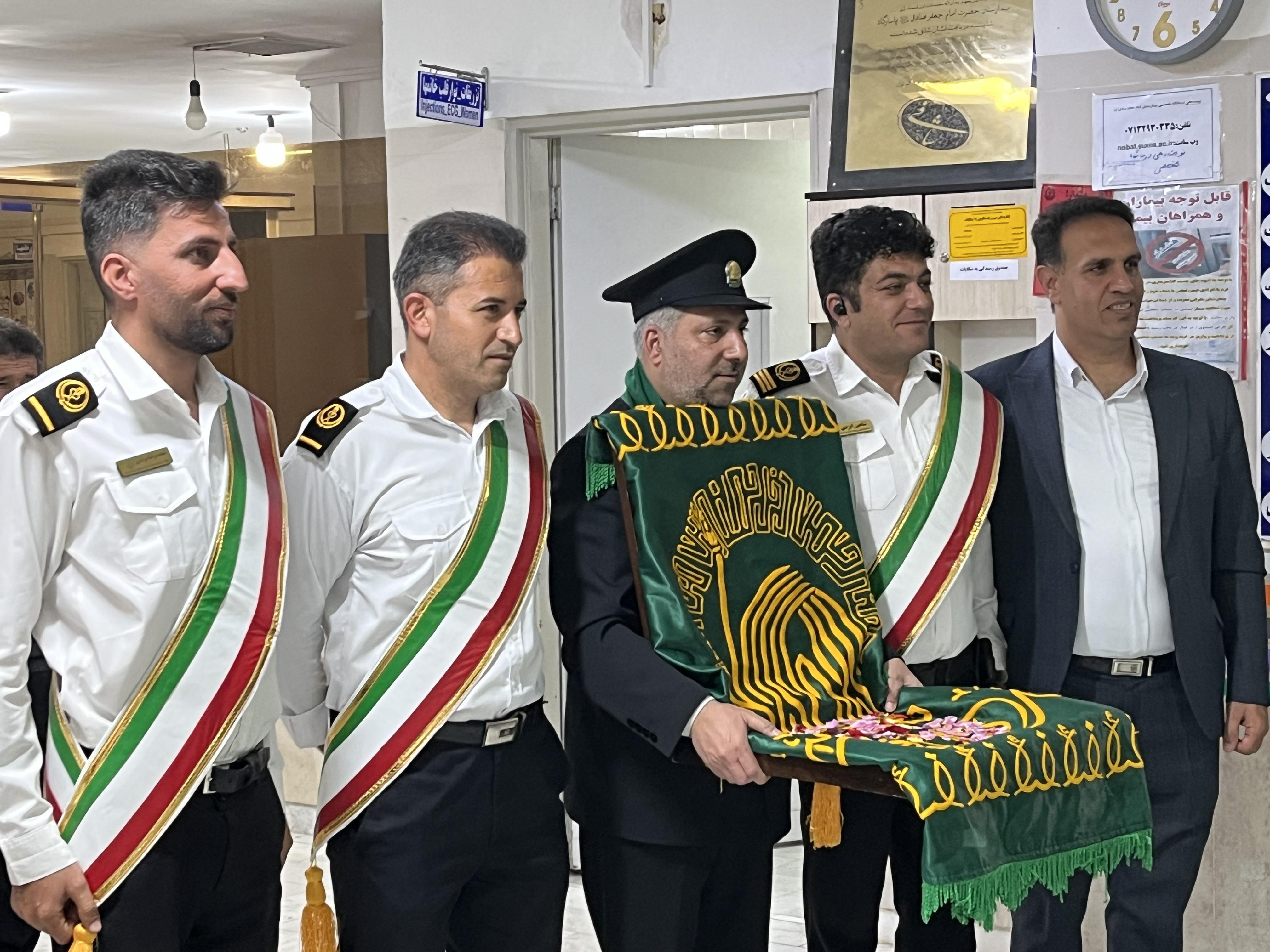 حضور کاروان زیر سایه خورشید در بیمارستان امام جعفر صادق (ع) و پرچم گردانی در بخش&zwnj;های درمانی