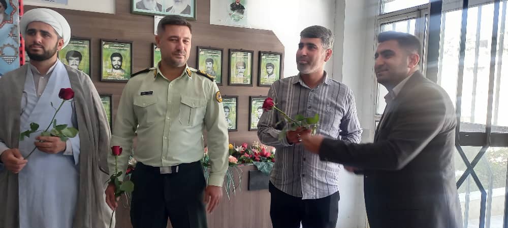 تقدیر رئیس شبکه بهداشت و درمان شهرستان پاسارگاد و تیم مدیریتی بیمارستان امام جعفر صادق(ع) از پرسنل نیروی انتظامی به مناسبت هفته نیروی انتظامی